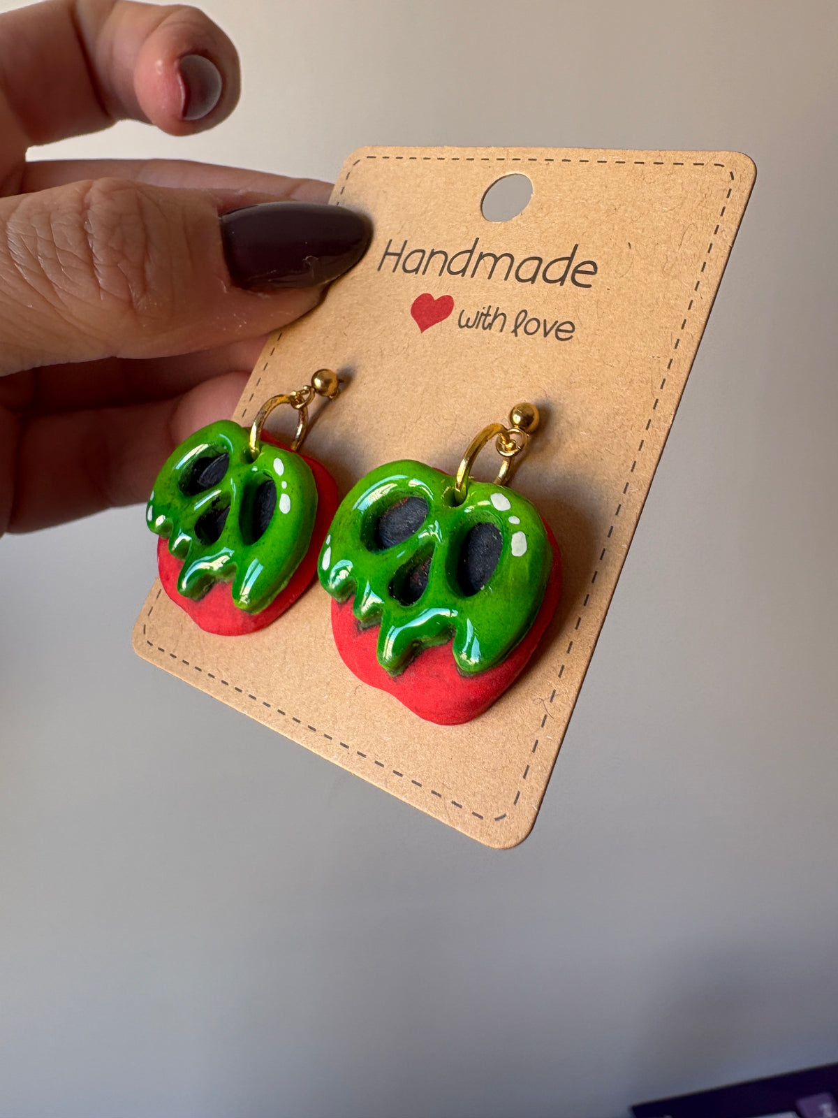 Pendientes Manzana Envenenada inspirados en Blancanieves | Arcilla polimérica